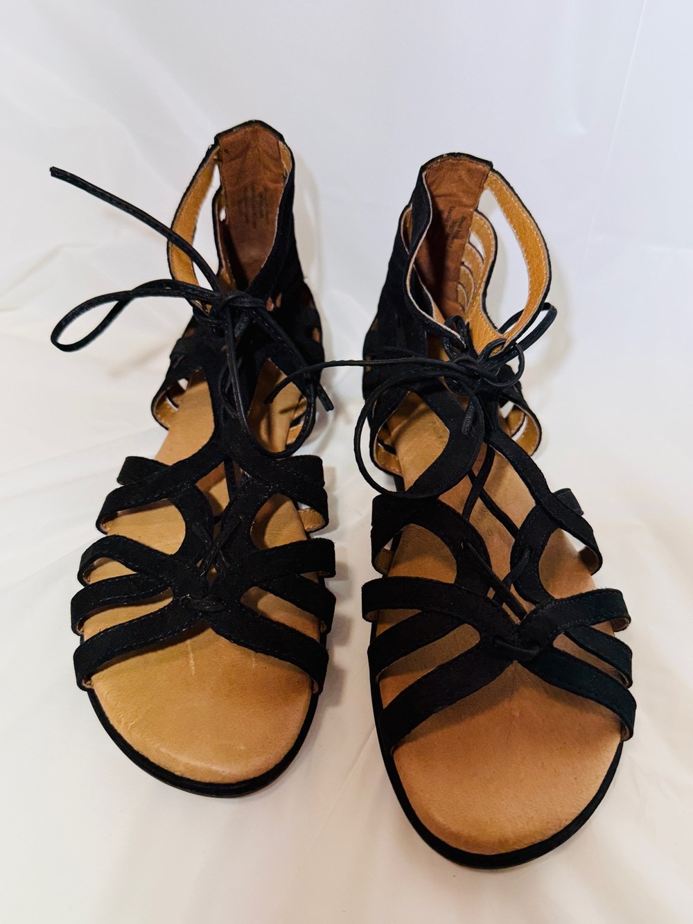 Gentle Soul by Kenneth Cole Black leather Strappy Lace-Up Women's Sandals 6.5
